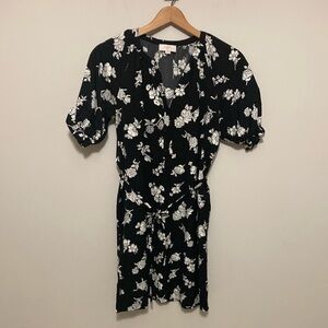 LOFT Black and White Floral Short Sleeved Dress, button down with tie, size SP